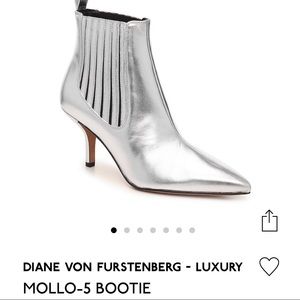 Amazing and comfortable DVF silver booties New